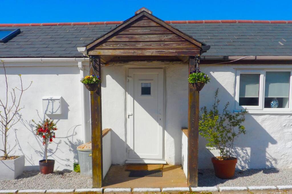 Stunning Annexe 1 Luxury Bedroom, Eating Area & Bathroom Only! Truro Exterior foto